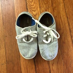 Toms sneakers
